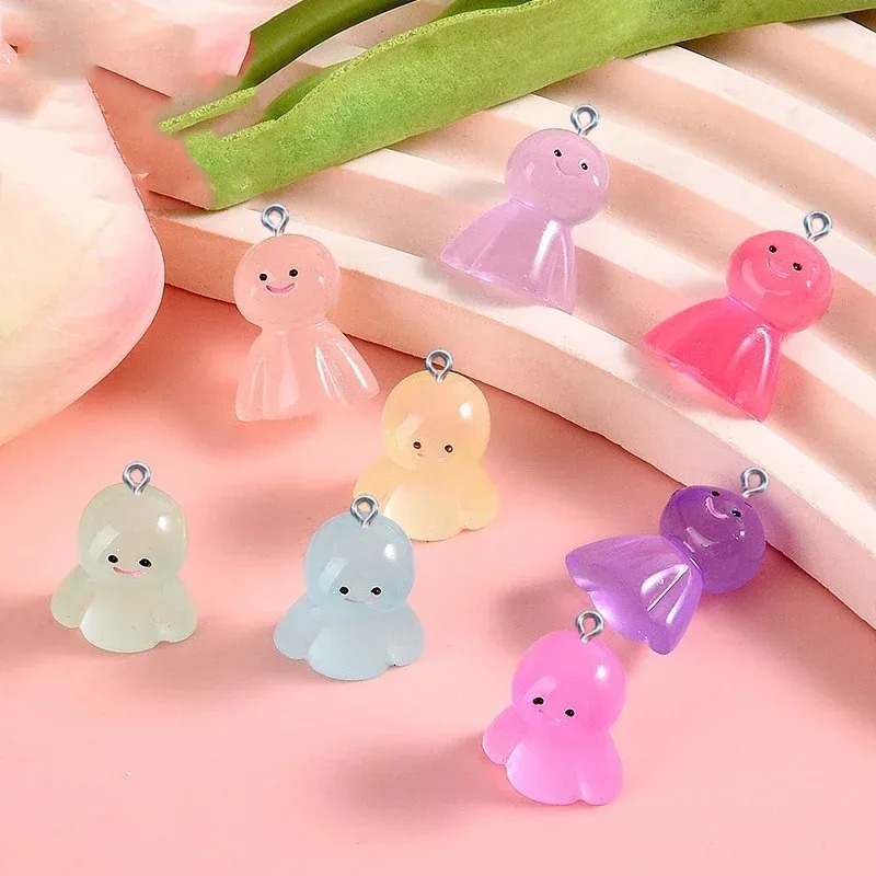 Resin Crafts Diy - 10 Stück im Dunkeln leuchtende Cartoon-Puppen-Harzanhänger,